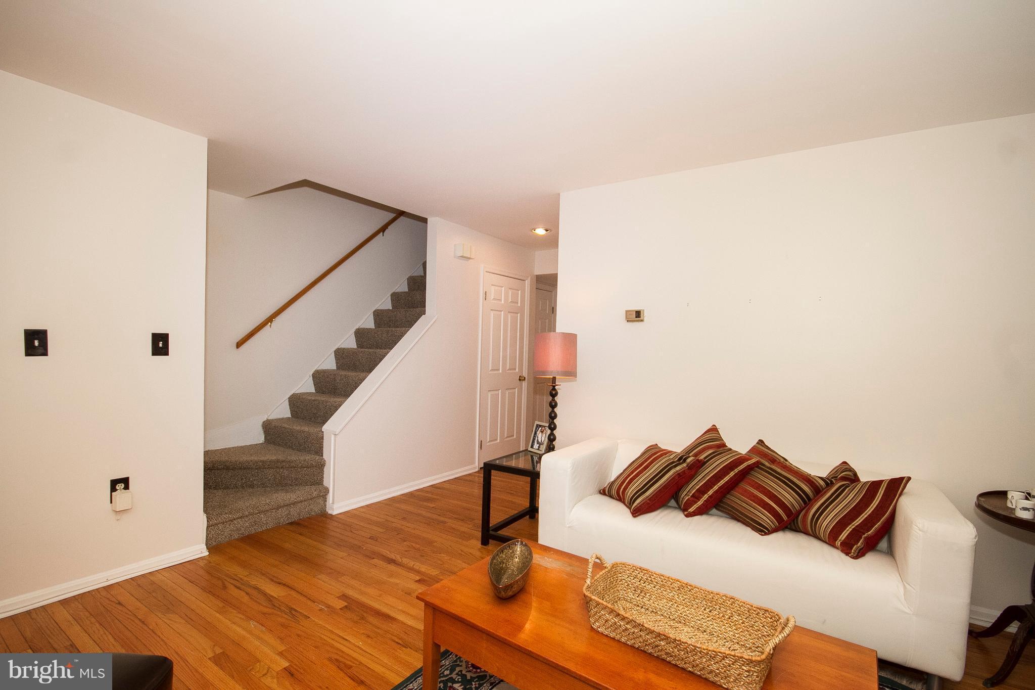 4202 Roland Avenue, Unit 204 Baltimore, MD 21211 - Photo 5 of 27 Living Room