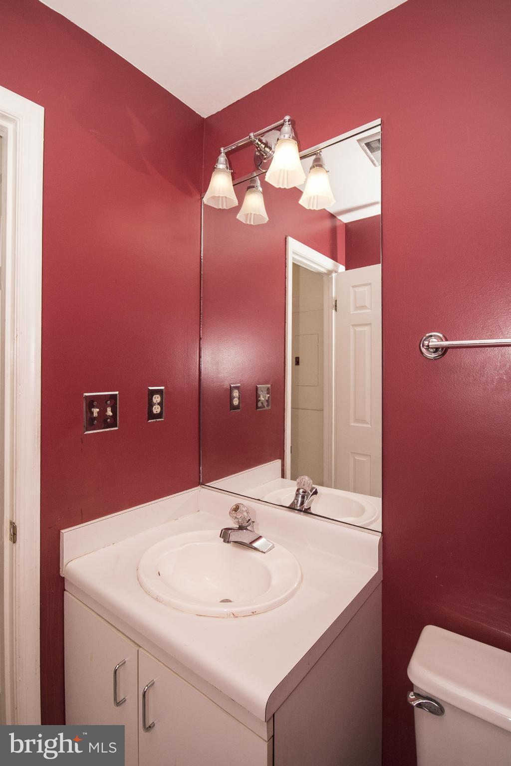 4202 Roland Avenue, Unit 204 Baltimore, MD 21211 - Photo 7 of 27 Bath