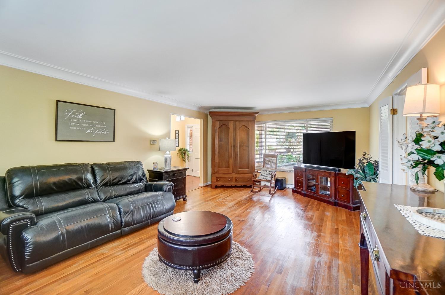 1881 Linneman Road Cincinnati, OH 45238 - Photo 7 of 51