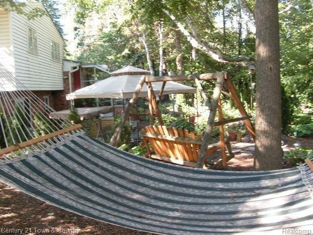 7029 Springridge Road West Bloomfield, MI 48322 - Photo 24 of 25 Relax with your favorite book