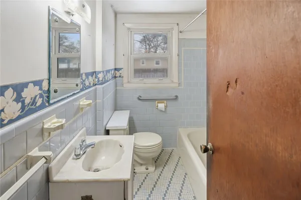 $325,000 | 60 Duncan Road, Warwick, RI 02886