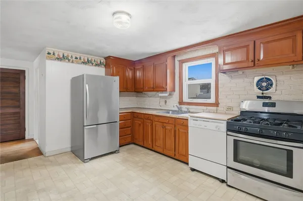 $325,000 | 60 Duncan Road, Warwick, RI 02886