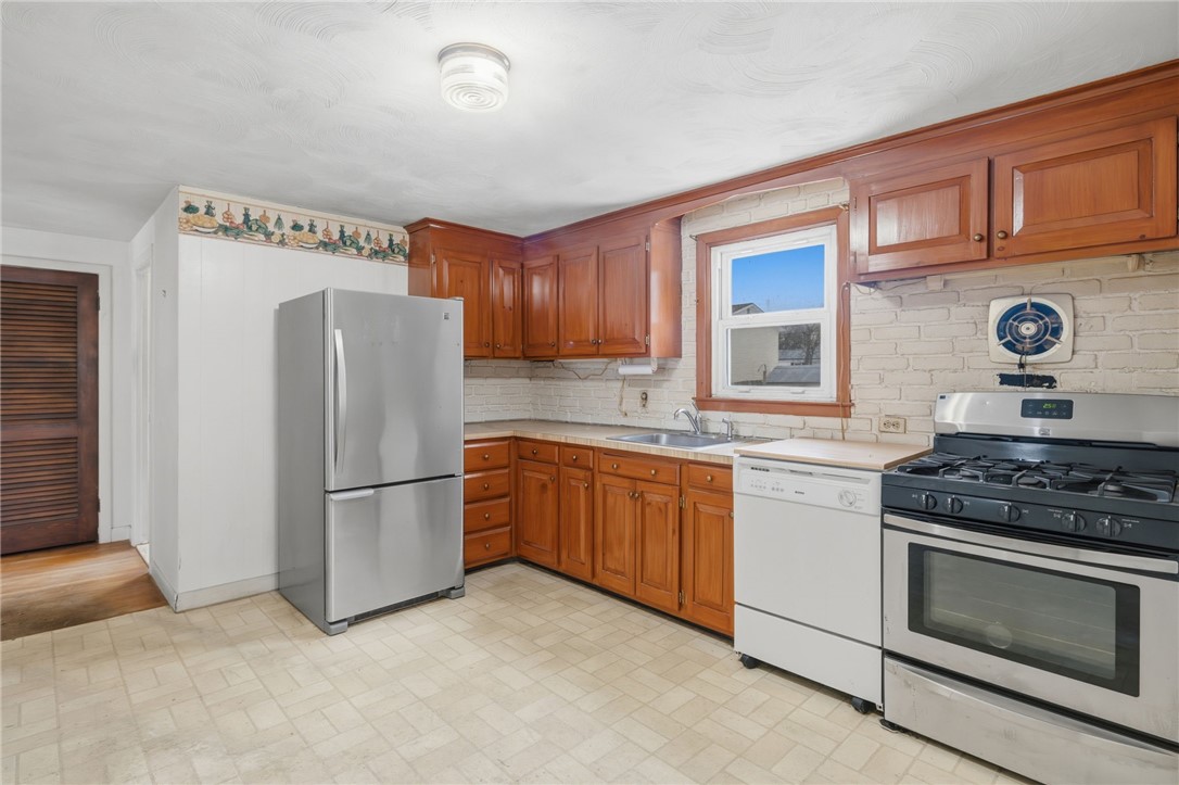 60 Duncan Road Warwick, RI 02886 - Photo 2 of 14