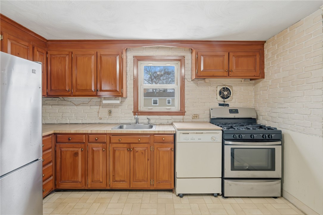 60 Duncan Road Warwick, RI 02886 - Photo 3 of 14