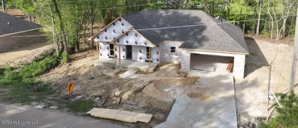 $321,500 | 190 Lake Harbor Road, Brandon, MS 39047