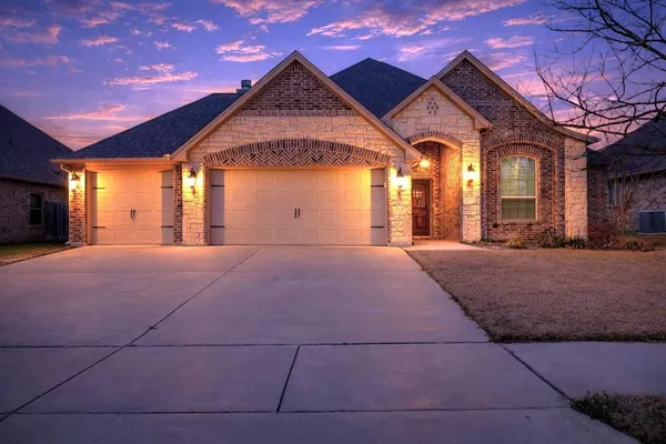 $460,000 | 4004 Brookdale Road, Benbrook, TX 76116