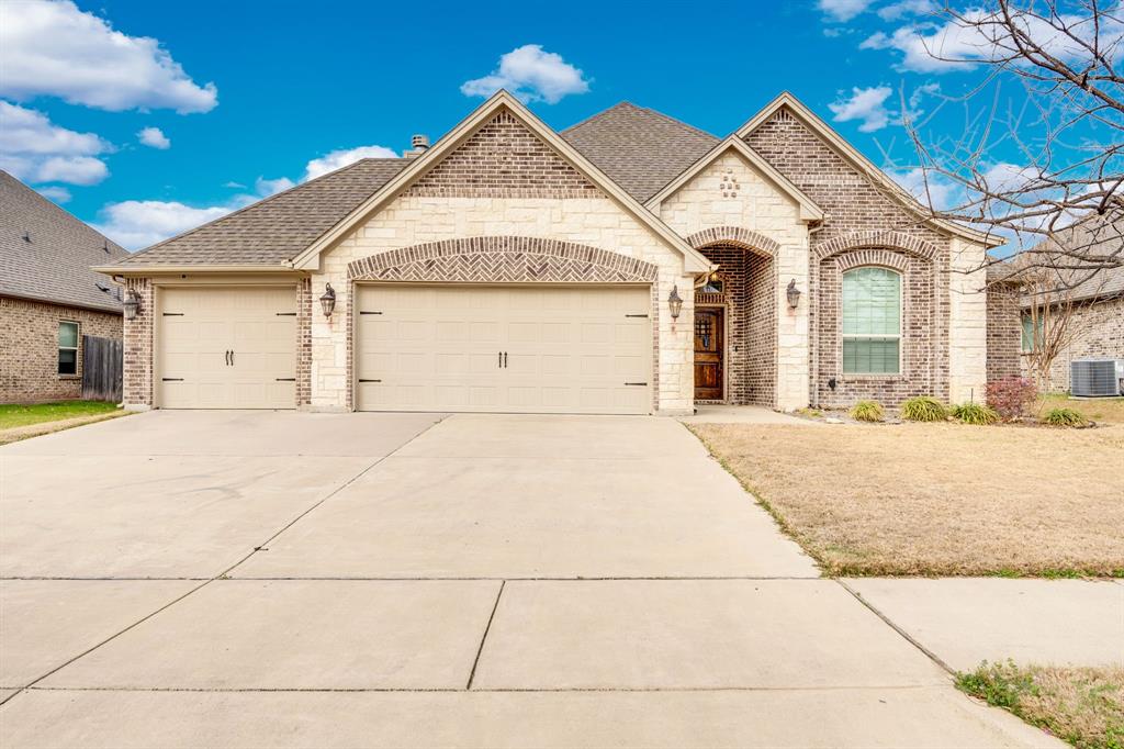 4004 Brookdale Road Benbrook, TX 76116 - Photo 7 of 37