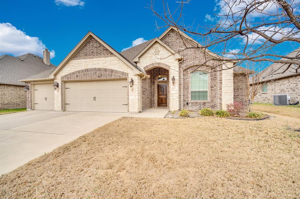 4004 Brookdale Road Benbrook, TX 76116 - Photo 8 of 37