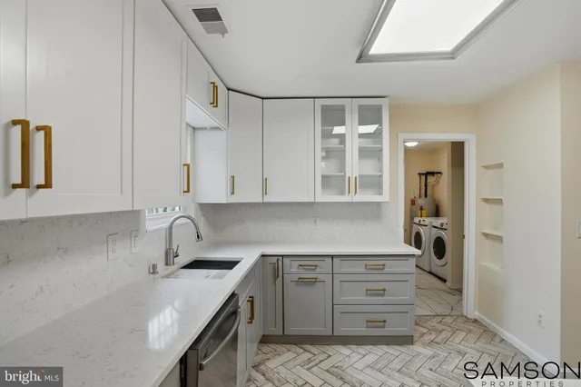 $685,000 | 13505 Coates Lane, Herndon, VA 20171