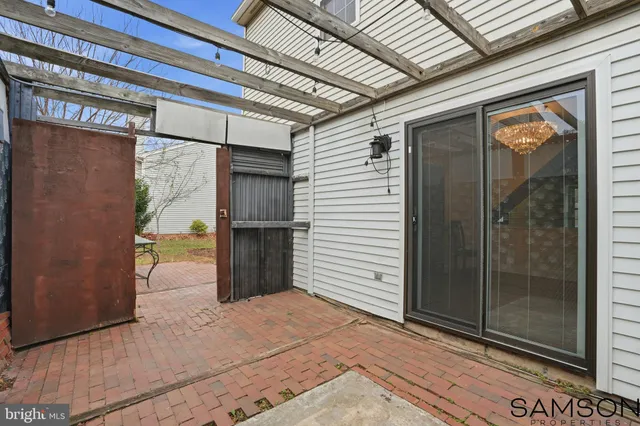 $685,000 | 13505 Coates Lane, Herndon, VA 20171