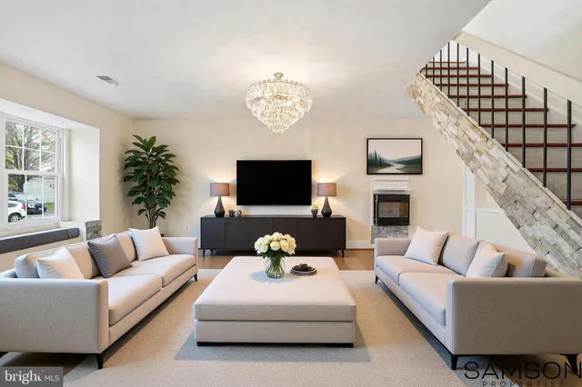 $695,000 | 13505 Coates Lane, Herndon, VA 20171