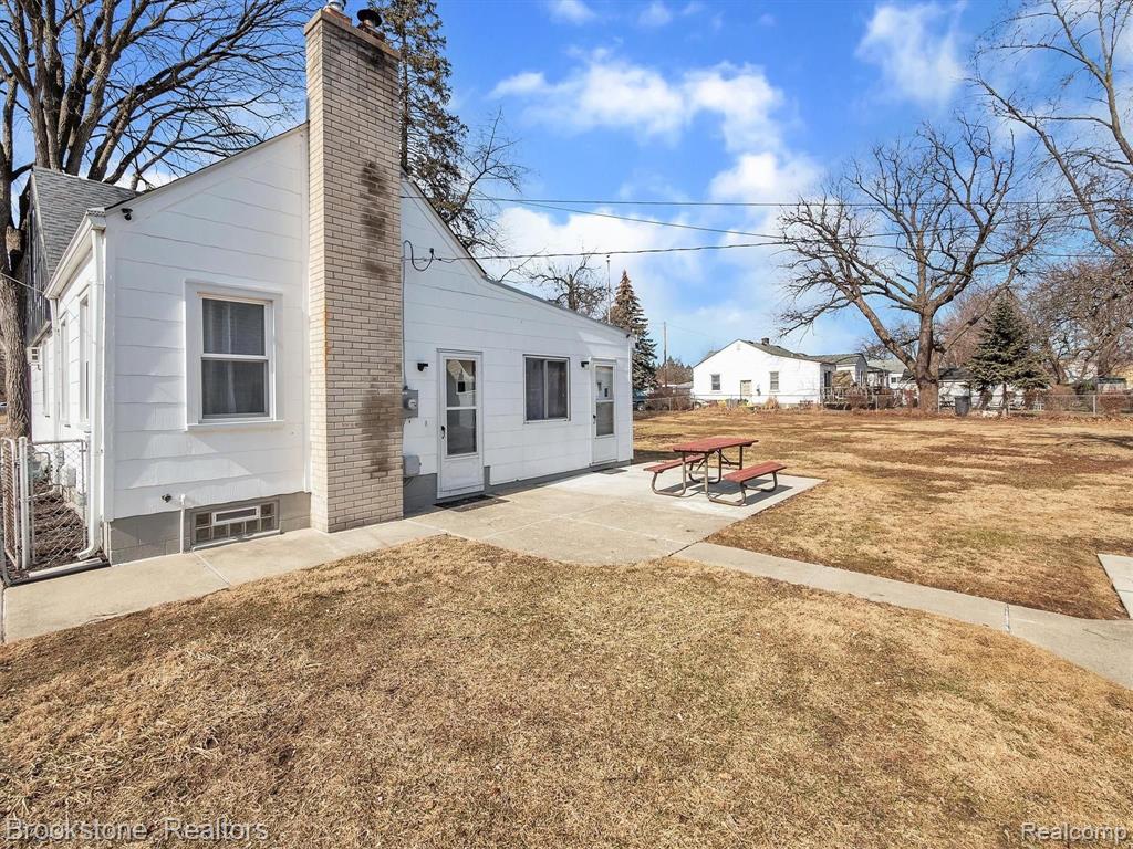 20402 Inkster Road Redford, MI 48240 - Photo 3 of 43