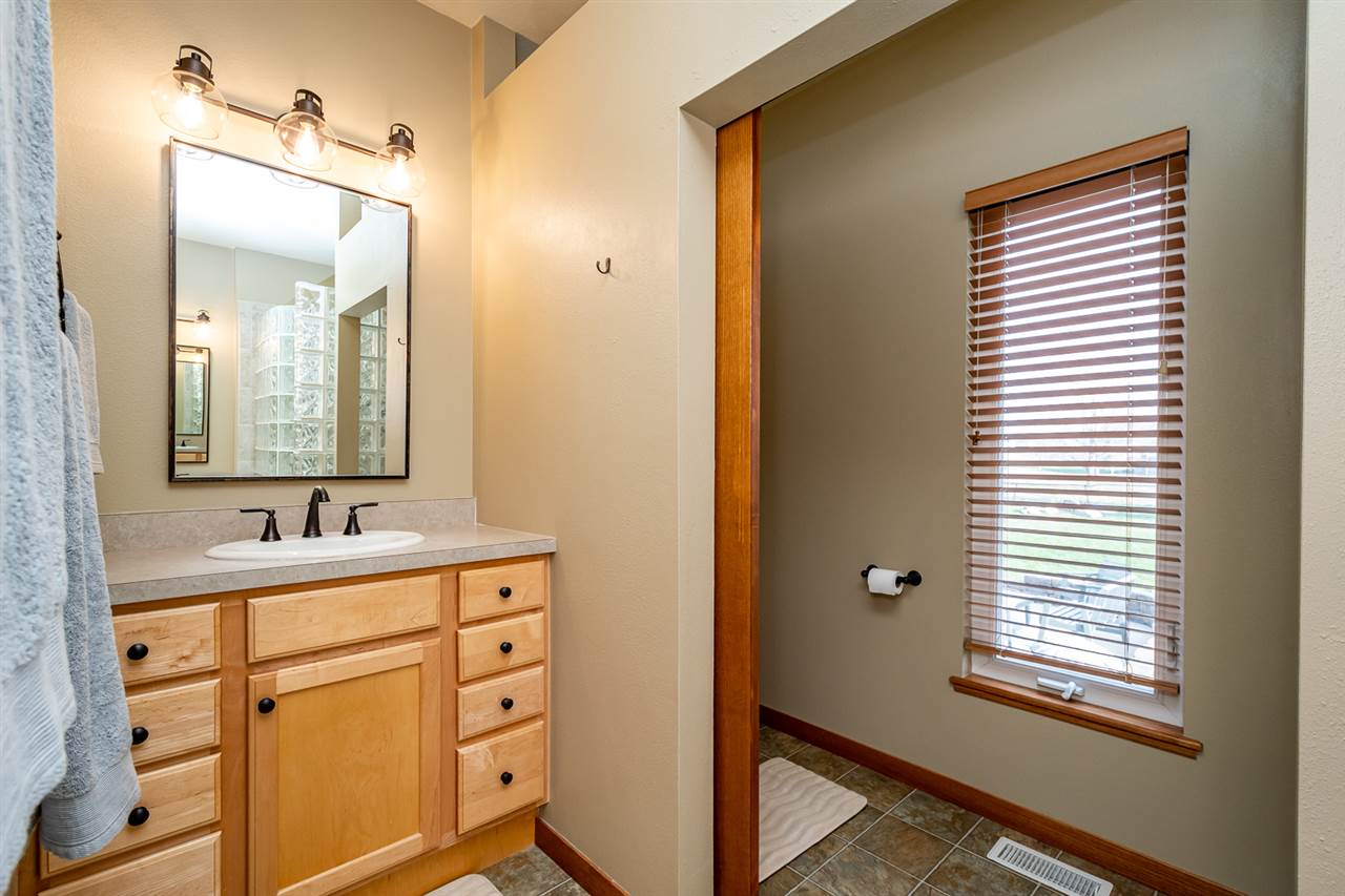 6025 Winslow Road Marion, IA 52302 - Photo 17 of 34 Gallery Image 17