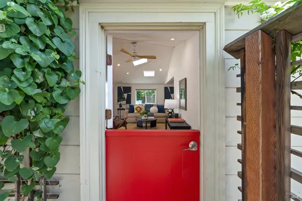 $1,000,000 | 914 West 6th Street, Benicia, CA 94510