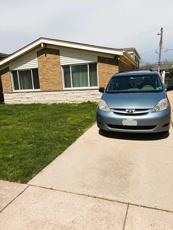 $2,900 | 5250 Jarvis Avenue, Skokie, IL 60077