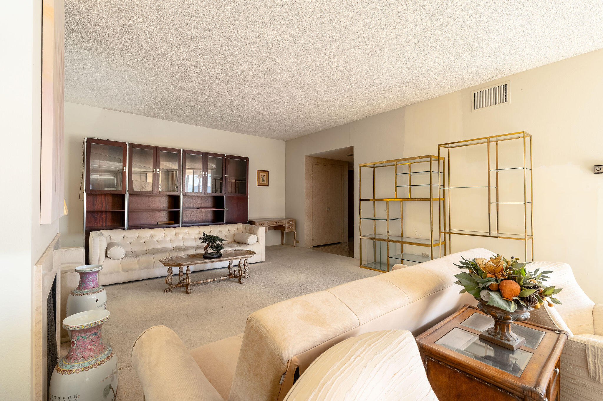 899 Island Drive, Unit 408 Rancho Mirage, CA 92270 - Photo 8 of 42 Living Room