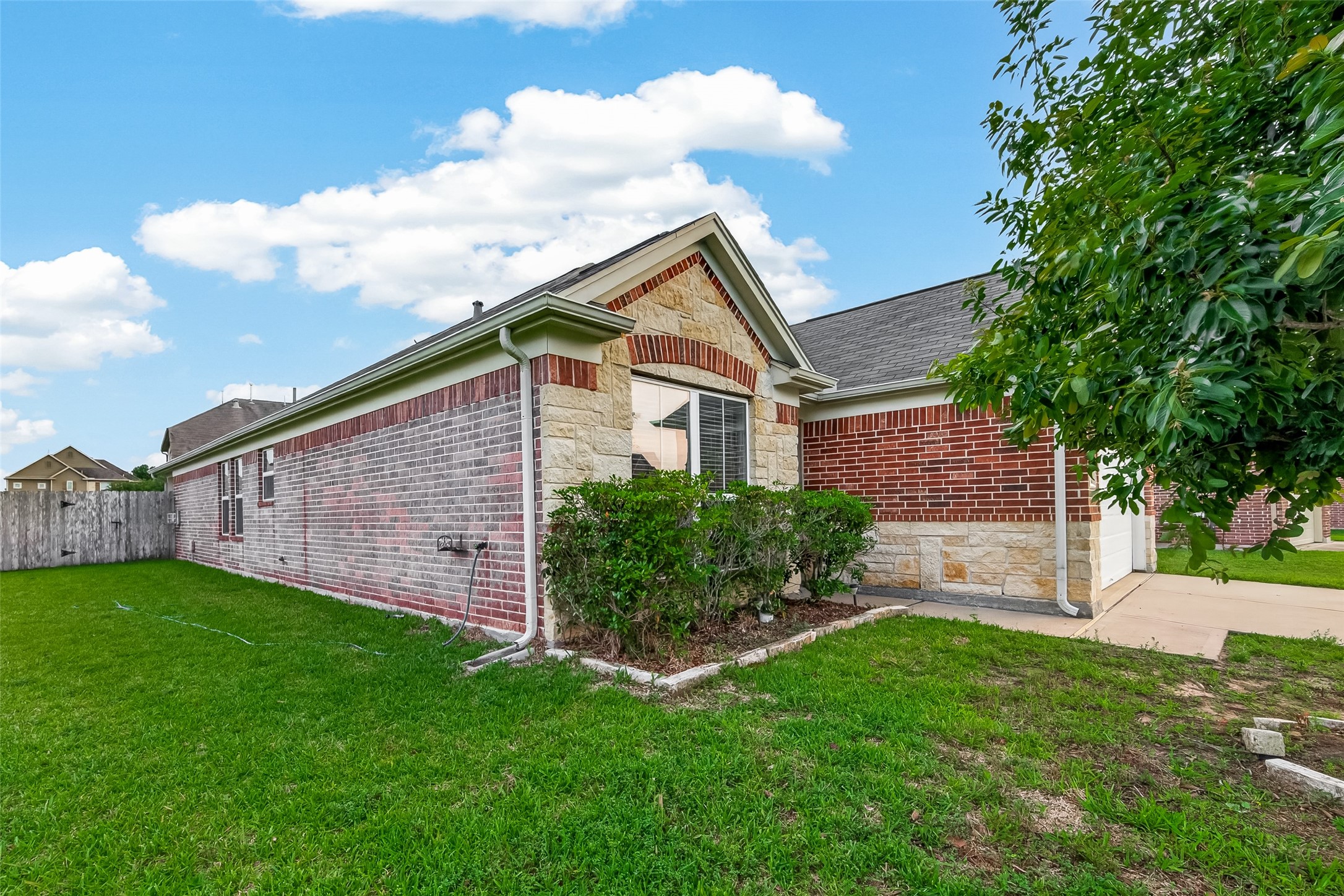 3011 Currier Court Rosenberg, TX 77471 - Photo 2 of 33