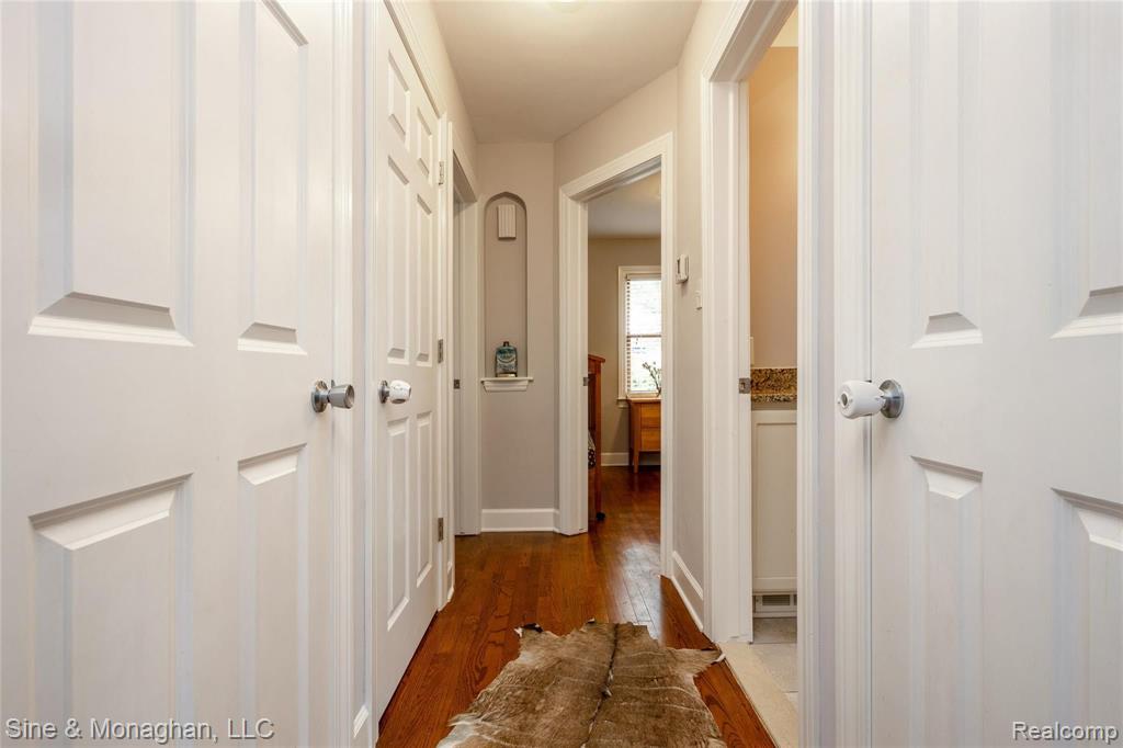 1308 Hampton Road Grosse Pointe, MI 48236 - Photo 15 of 36