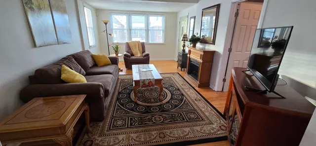 $1,700 | 1647 Myrtle Avenue, Unit 1, Whiting, IN 46394