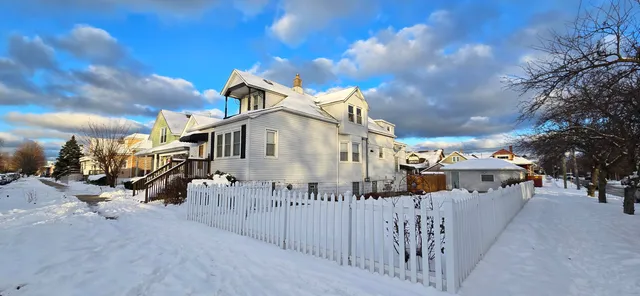 $1,700 | 1647 Myrtle Avenue, Unit 1, Whiting, IN 46394