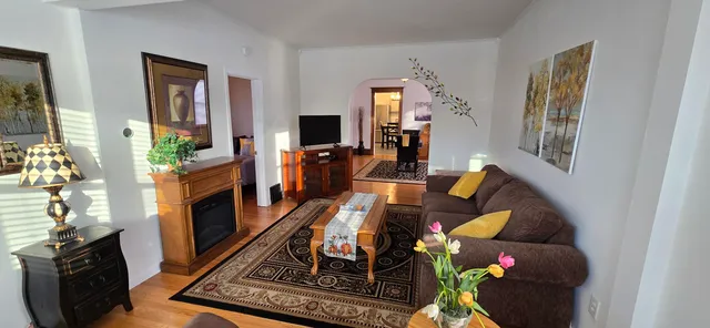 $1,700 | 1647 Myrtle Avenue, Unit 1, Whiting, IN 46394