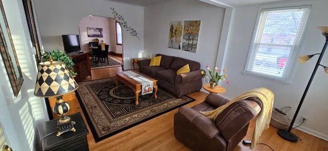 $1,700 | 1647 Myrtle Avenue, Unit 1, Whiting, IN 46394