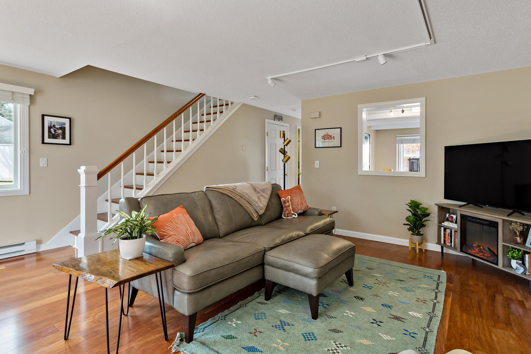 174 Lowell Road, Unit E59 Mashpee, MA 02649 - Photo 3 of 19 livingroom