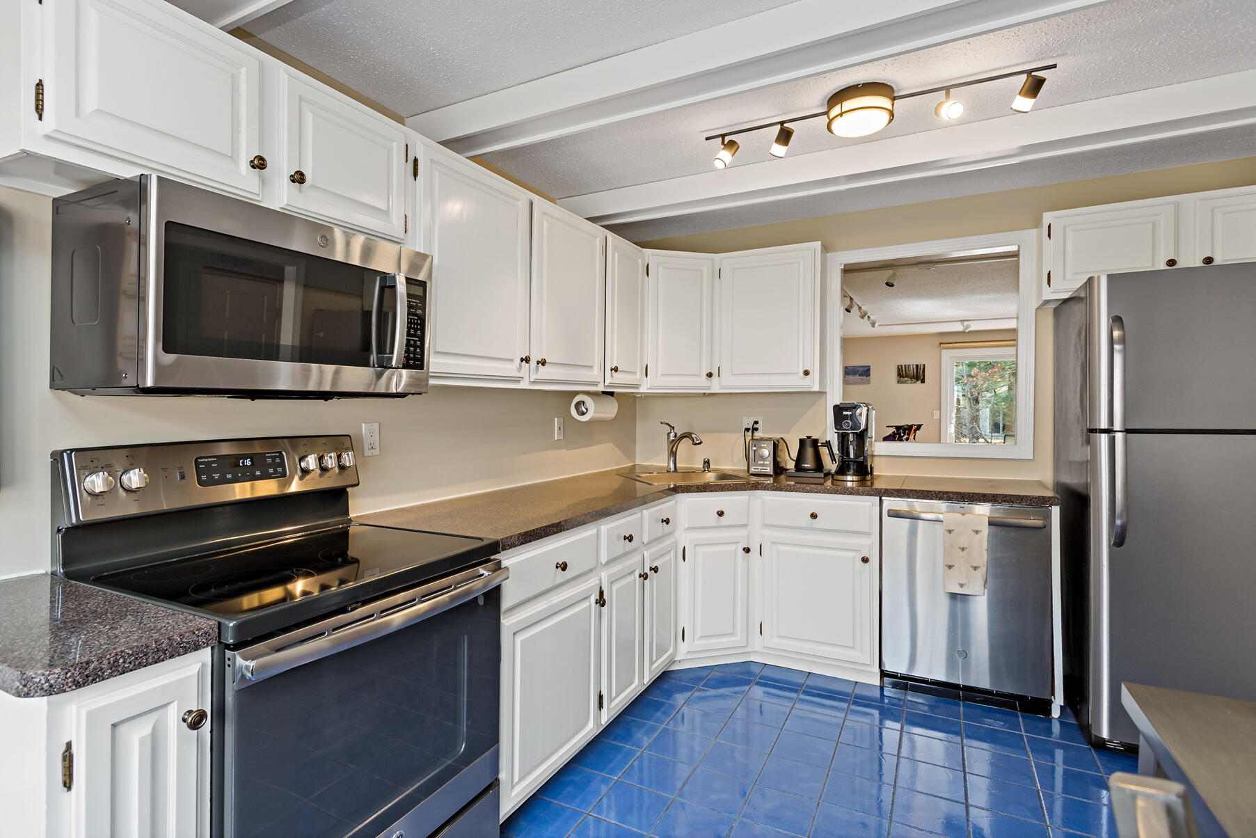 174 Lowell Road, Unit E59 Mashpee, MA 02649 - Photo 5 of 19 kitchen