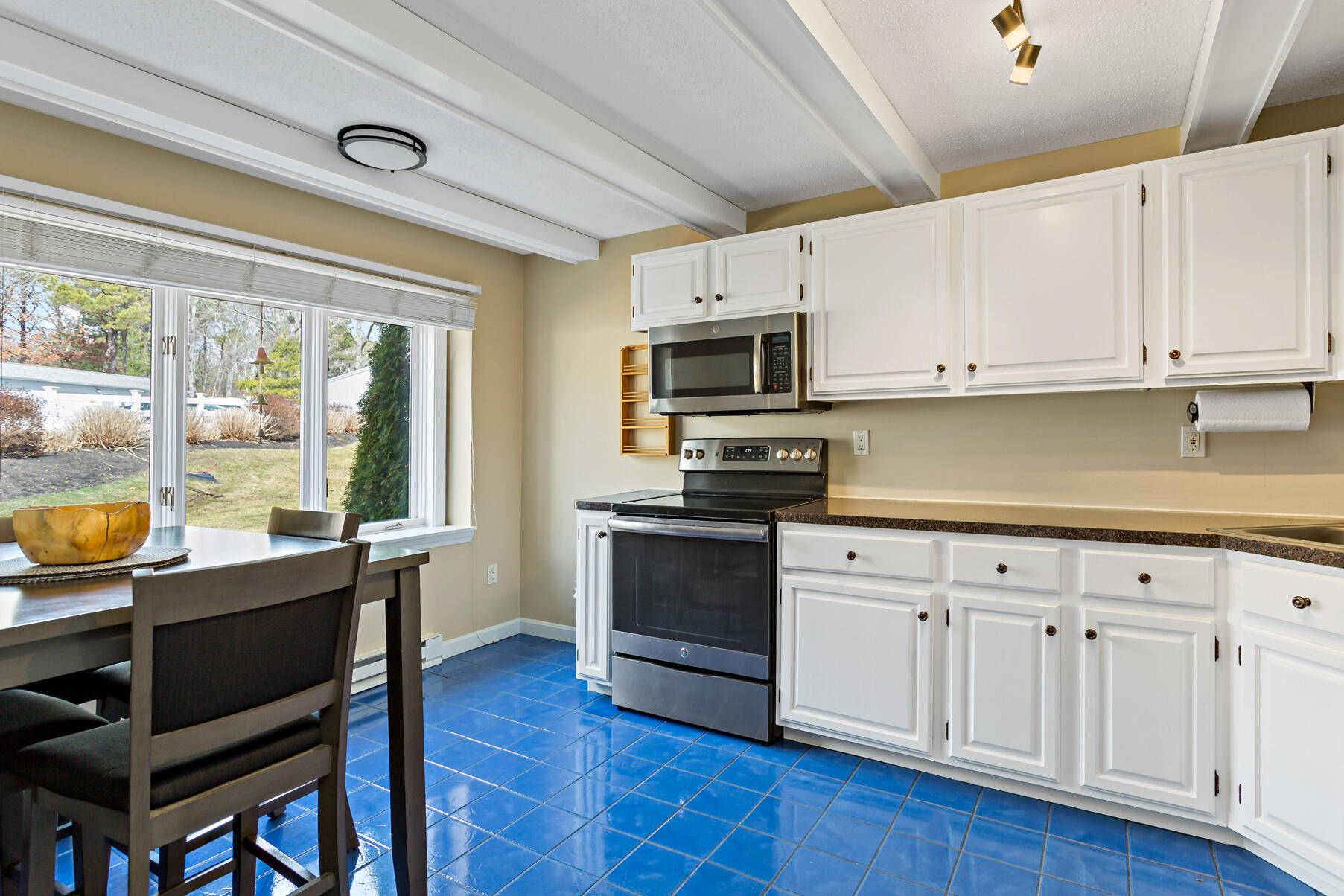 174 Lowell Road, Unit E59 Mashpee, MA 02649 - Photo 6 of 19 kitchen