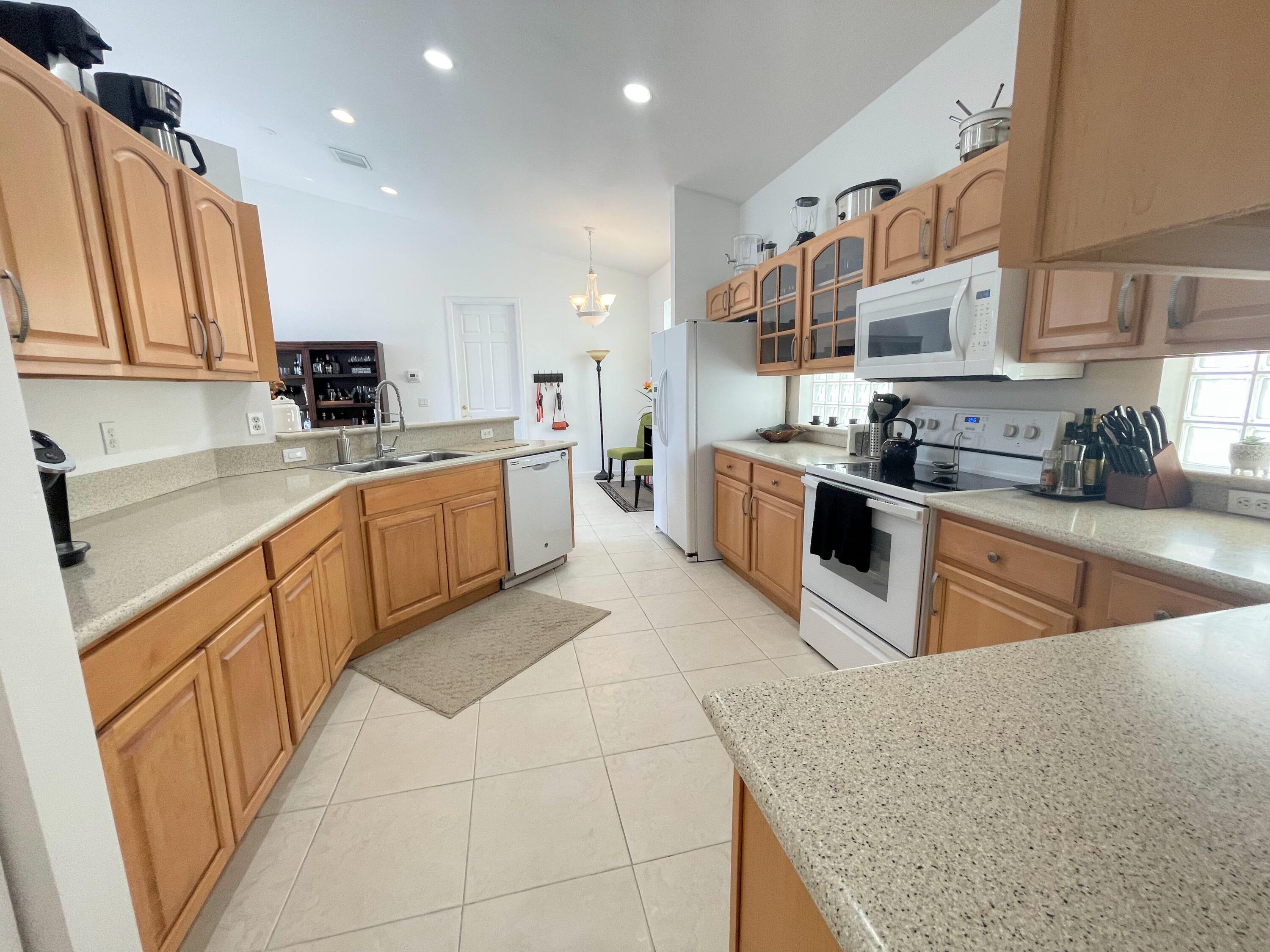 7060 Northwest Turtle Walk Boca Raton, FL 33487 - Photo 24 of 51 KITCHEN