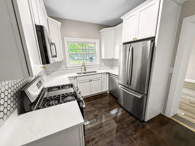 $299,900 | 2914 Ridge Road, Lansing, IL 60438