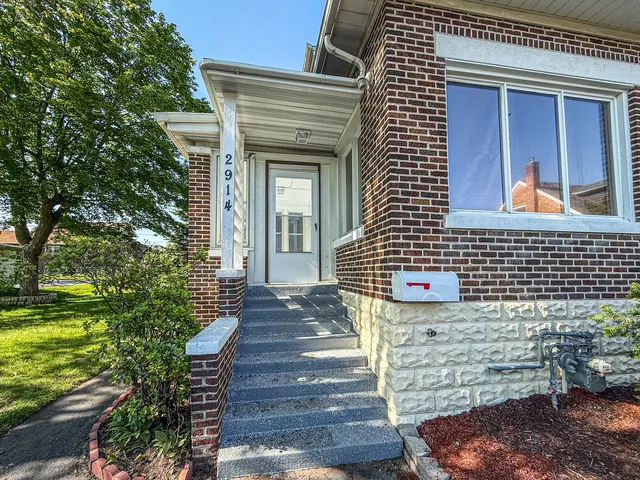 $299,900 | 2914 Ridge Road, Lansing, IL 60438