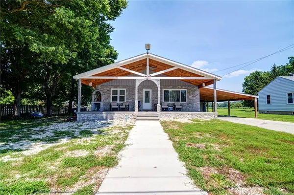 $175,900 | 152 East Broadway Street, Argenta, IL 62501