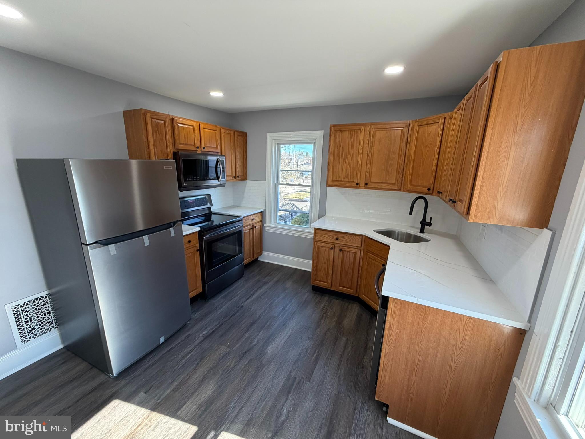 124 West Butler Pike, Unit B Ambler, PA 19002 - Photo 14 of 43