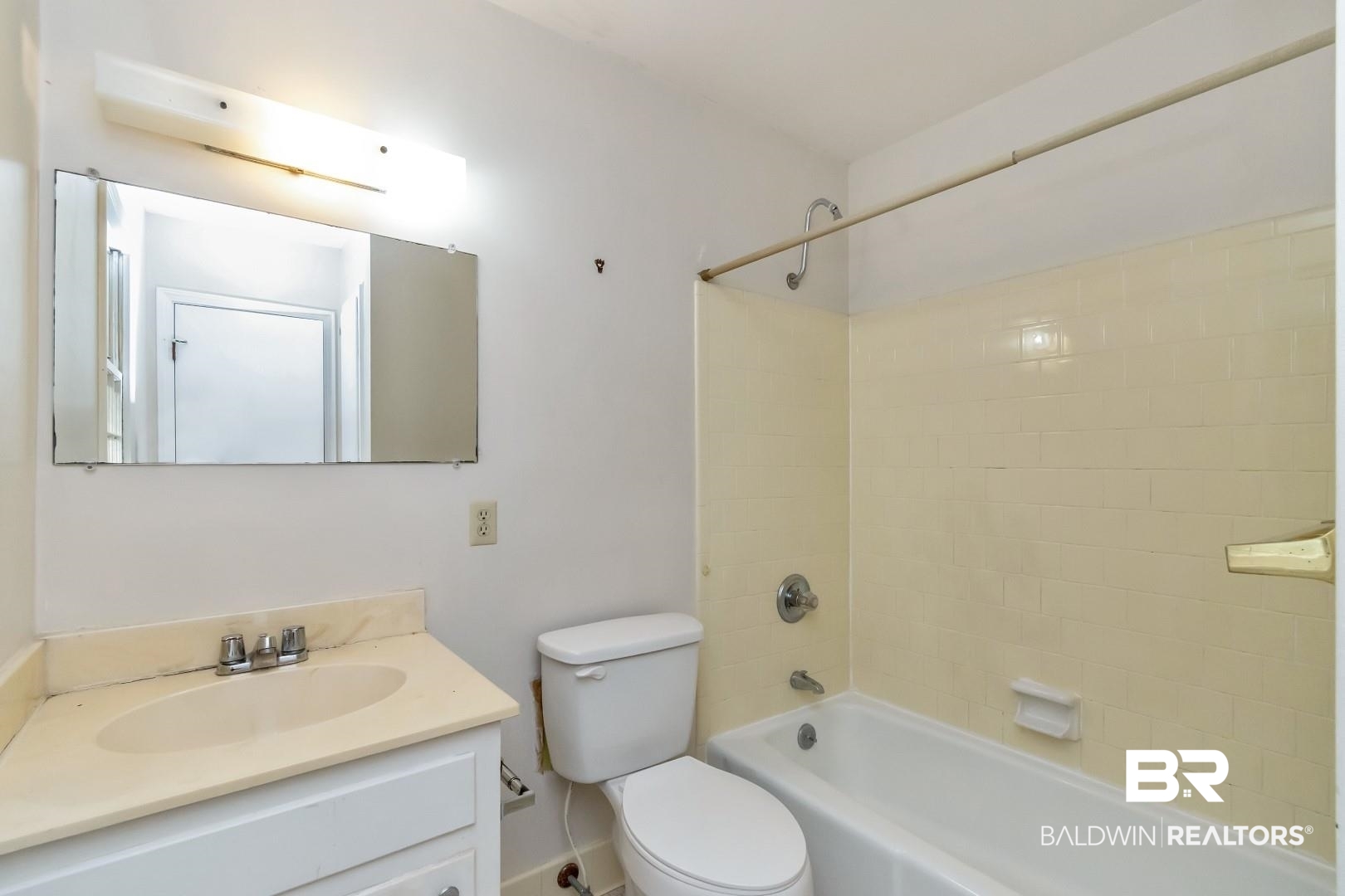 5517 Vanderbilt Drive Mobile, AL 36608 - Photo 25 of 33 Full bathroom with vanity, toilet, and tiled shower / bath