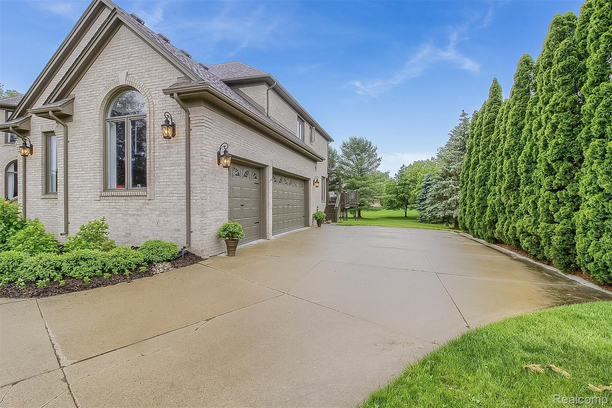 4446 Southacre Lane Rochester, MI 48306 - Photo 57 of 70 57-3 Car Garage.jpg