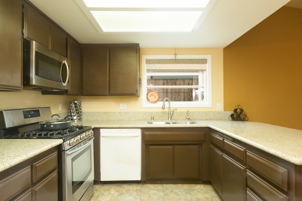 309 Cedar Road Vista, CA 92083 - Photo 5 of 25 Gallery Image 5