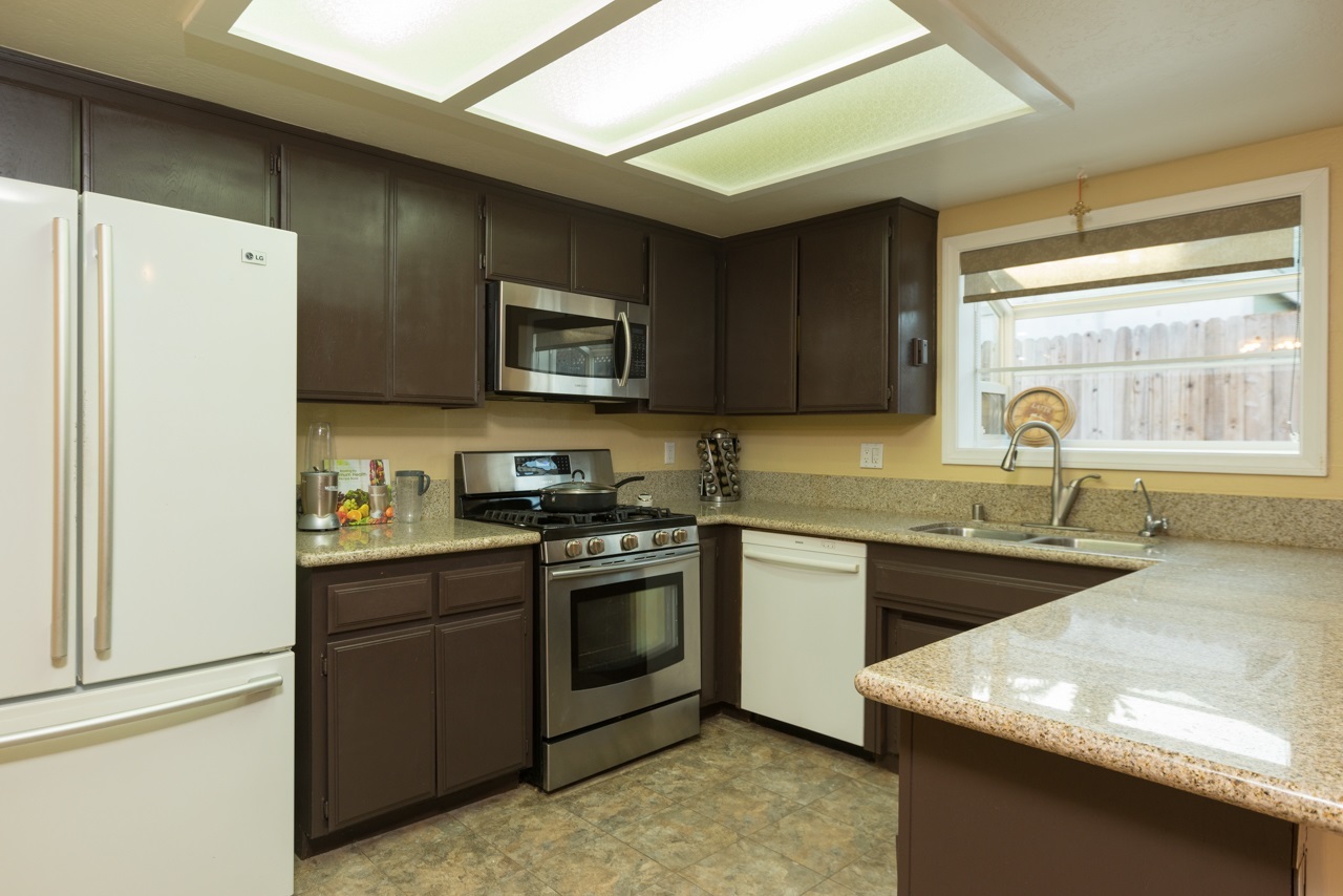 309 Cedar Road Vista, CA 92083 - Photo 7 of 25 Gallery Image 7