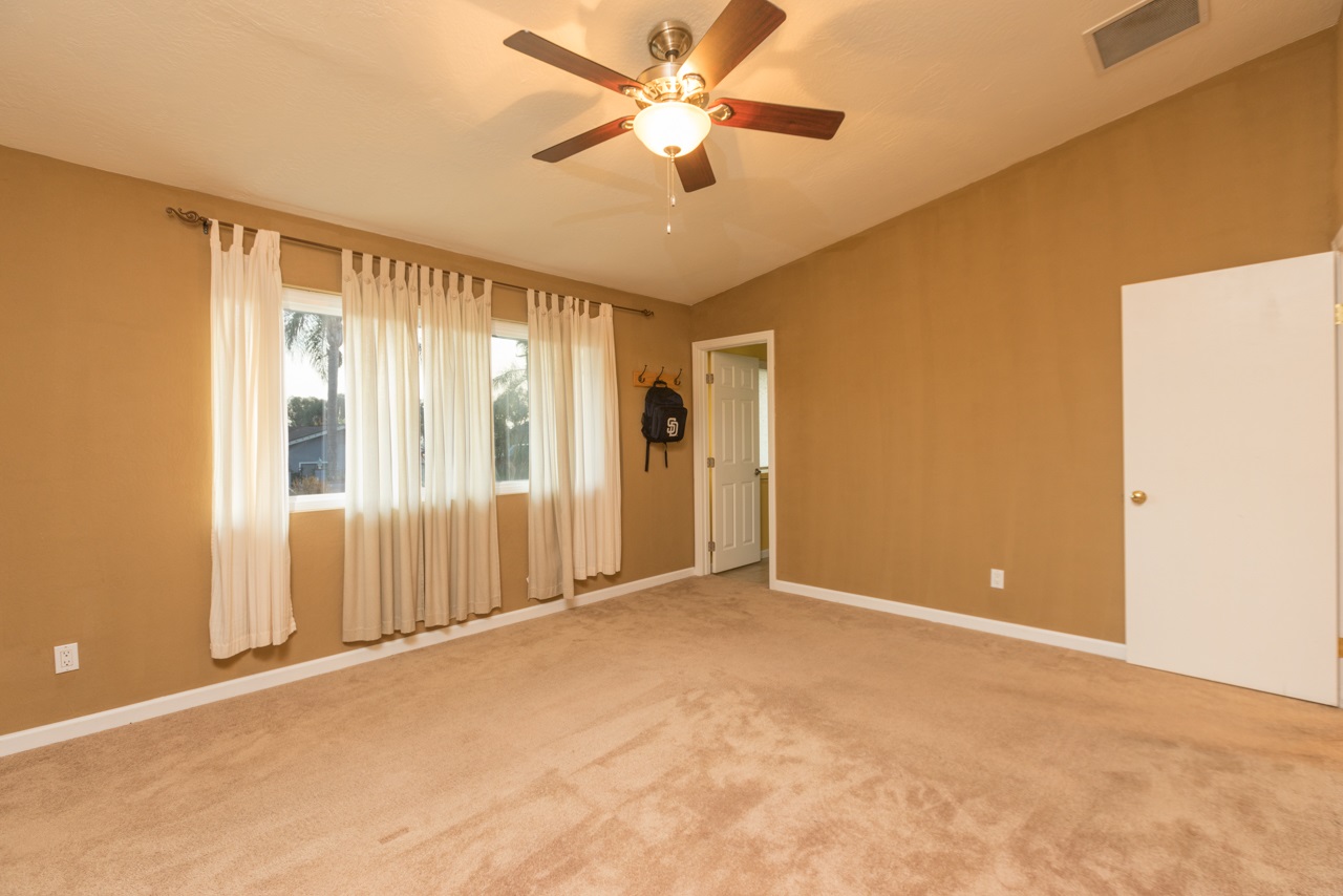 309 Cedar Road Vista, CA 92083 - Photo 10 of 25 Gallery Image 10