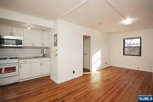 $155,000 | 3020 Edwin Avenue, Unit 2J, Fort Lee, NJ 07024