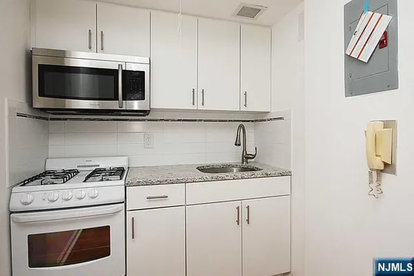 $155,000 | 3020 Edwin Avenue, Unit 2J, Fort Lee, NJ 07024