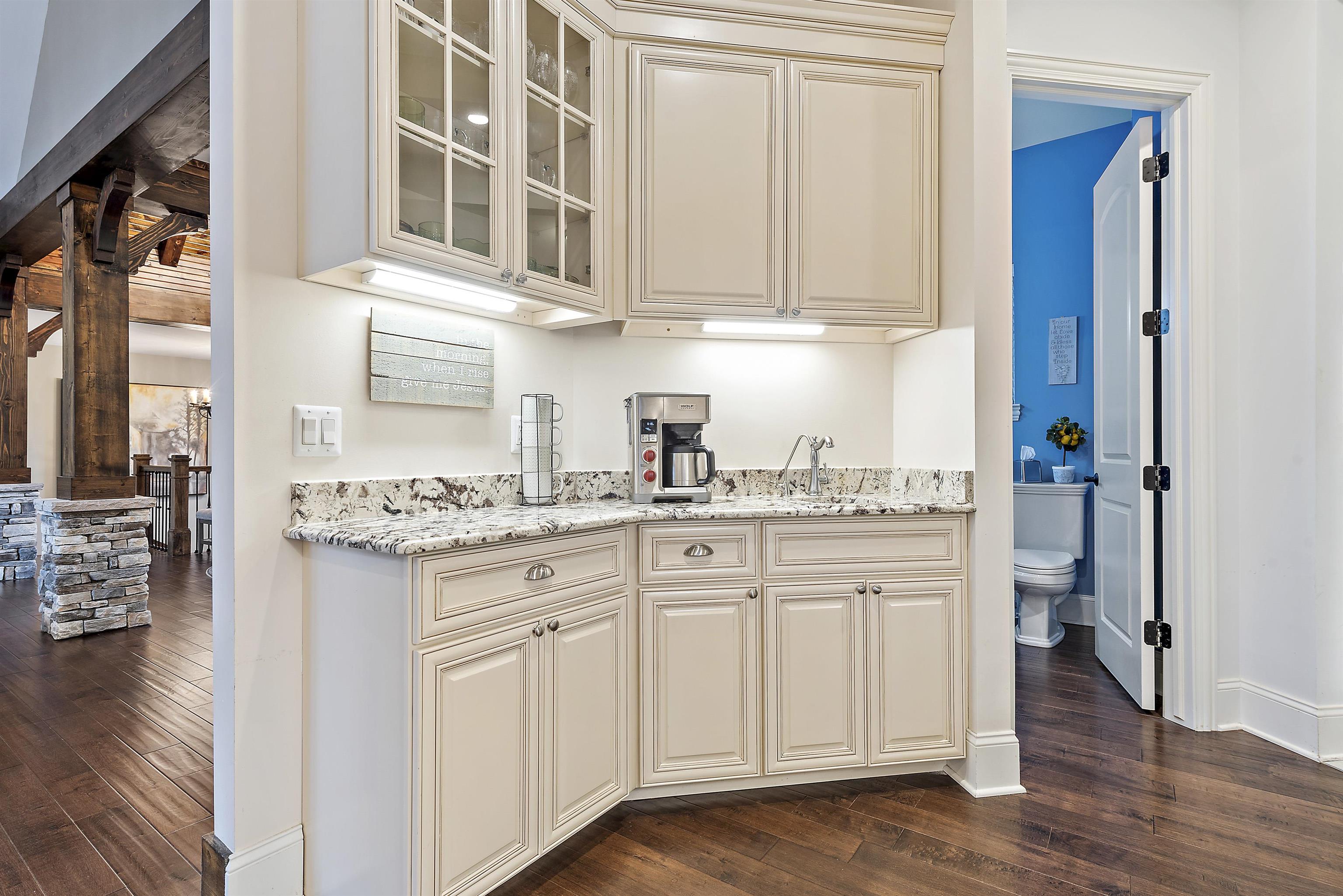 7671 Maple Ridge Drive Clarkston, MI 48346 - Photo 23 of 94 1898840-22.JPG