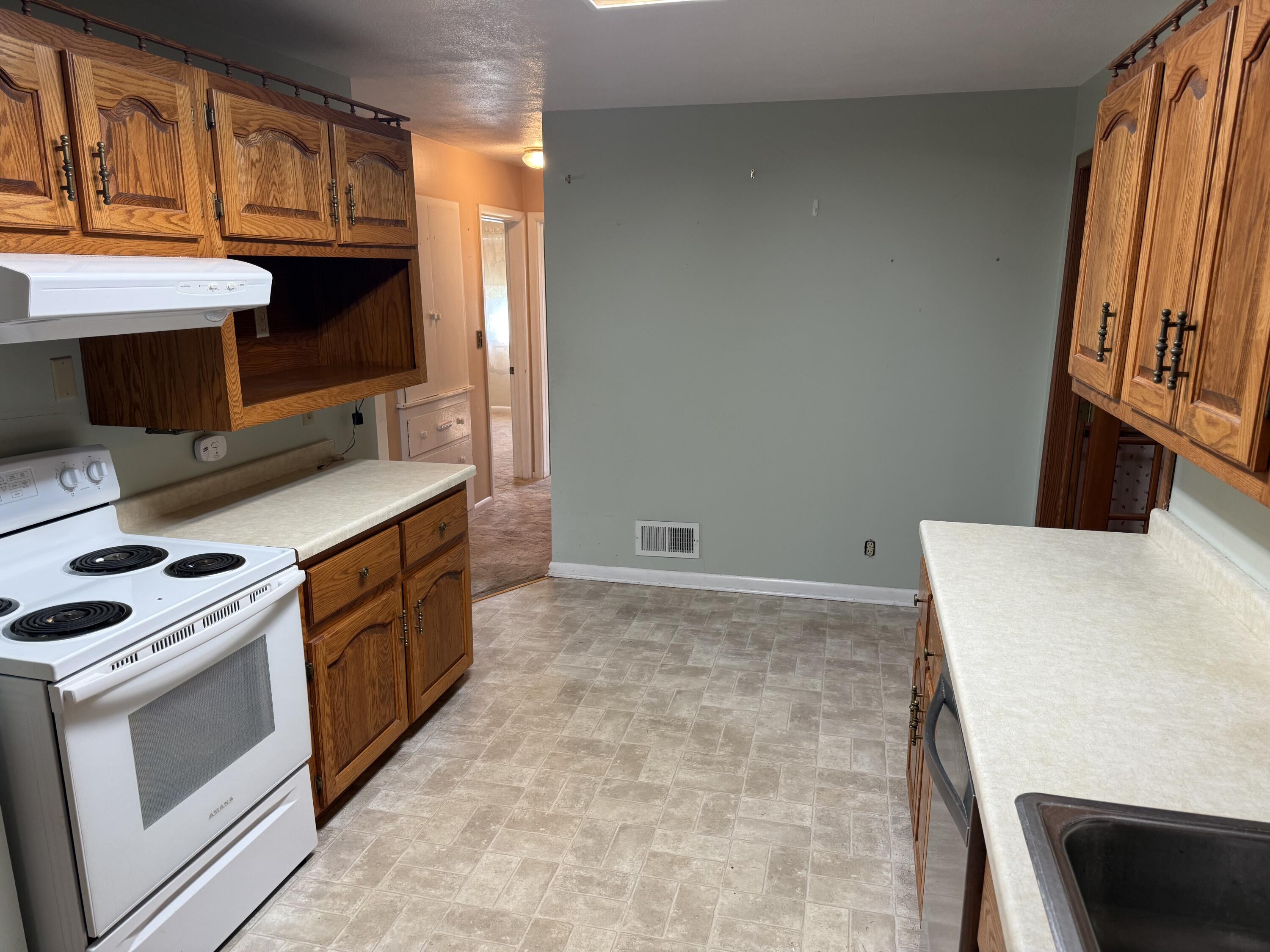 813 South Hickory Street Mauston, WI 53948 - Photo 11 of 37 IMG_9093