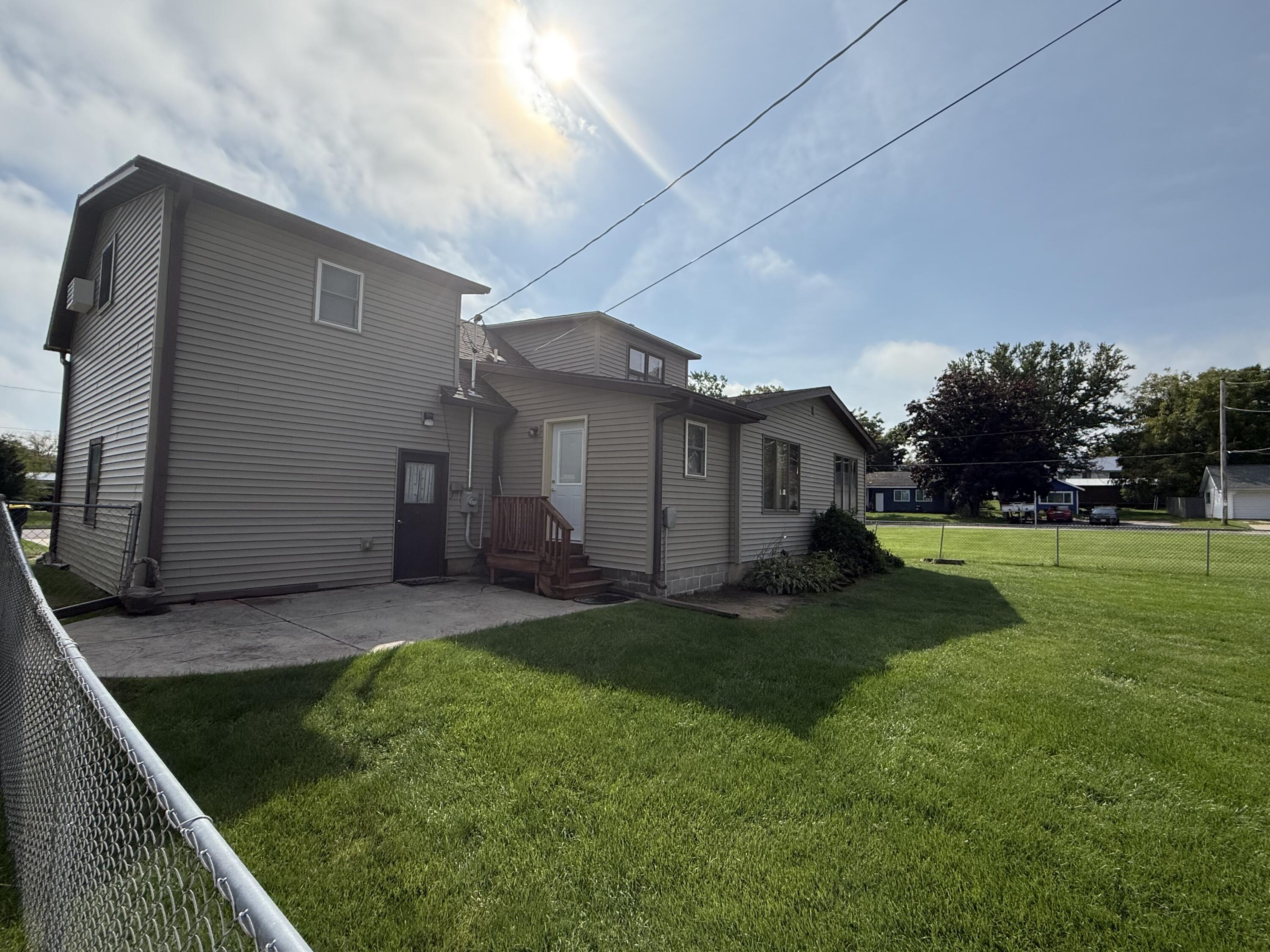 813 South Hickory Street Mauston, WI 53948 - Photo 3 of 37 IMG_9068