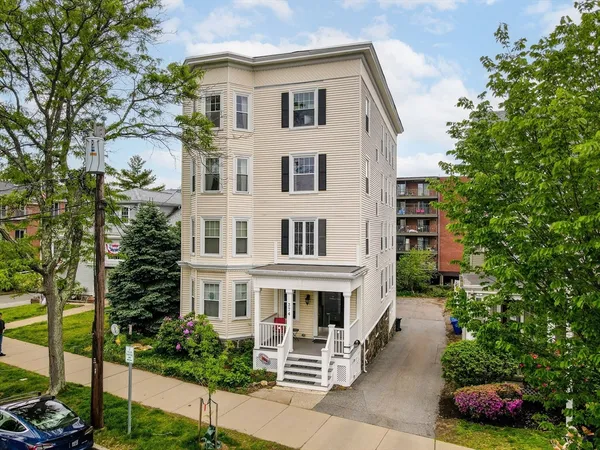 $749,000 | 374 Massachusetts Avenue, Unit 3, Arlington, MA 02474