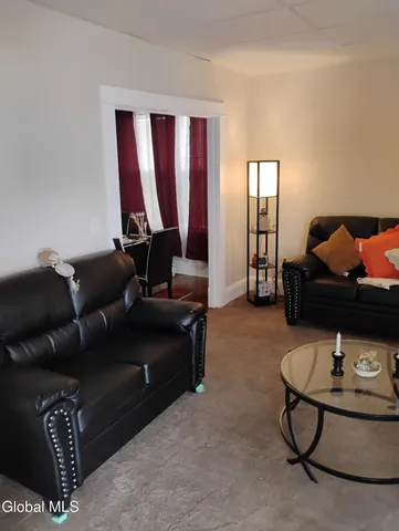 $1,250 | 15 Arcadia Avenue, Unit 1, Albany, NY 12209