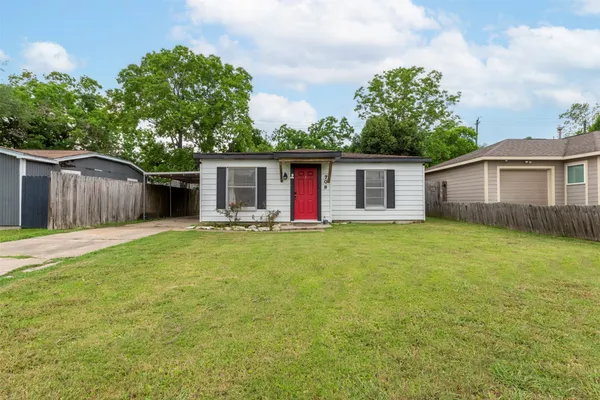 a view of a house with a backyard