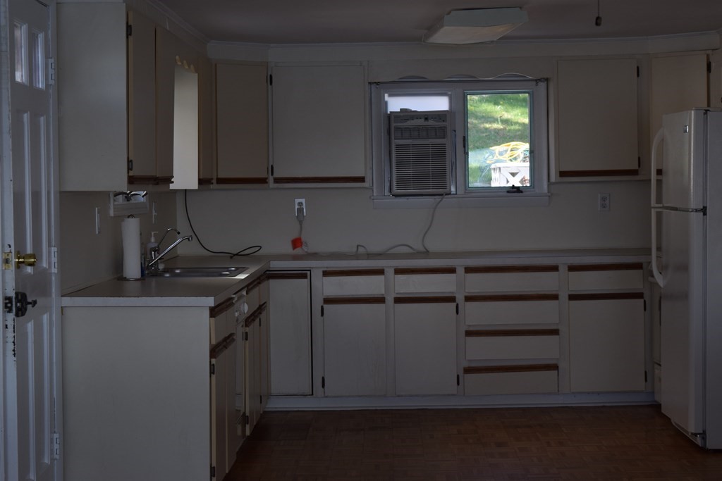 14 Riggs Point Road Gloucester, MA 01930 - Photo 5 of 36 Gallery Image 5