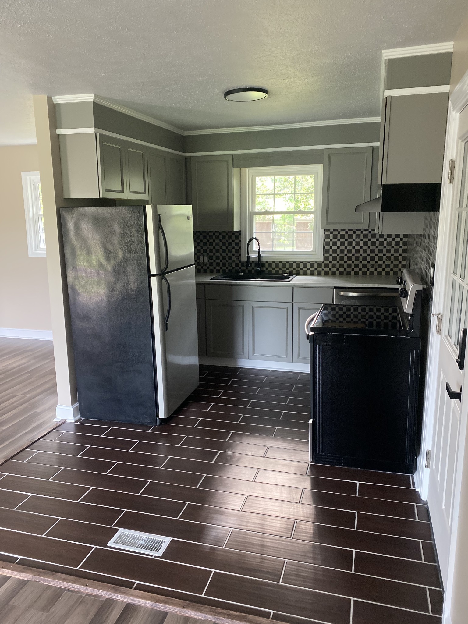 917 Madison Street Manchester, TN 37355 - Photo 10 of 17