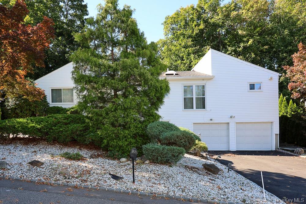 16 Carriage Road Great Neck, NY 11024 - Photo 1 of 35 Gallery Image 1